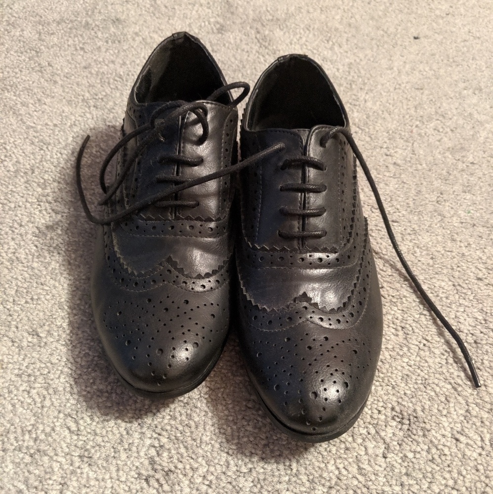 NEVER WORN black Oxfords size 37